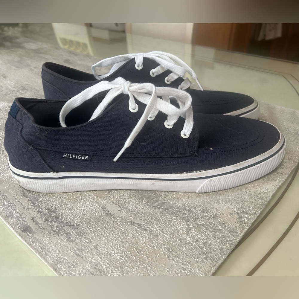 ✨✨Host Pick✨✨Tommy Hilfiger Men’s Canvas Sneakers✨✨